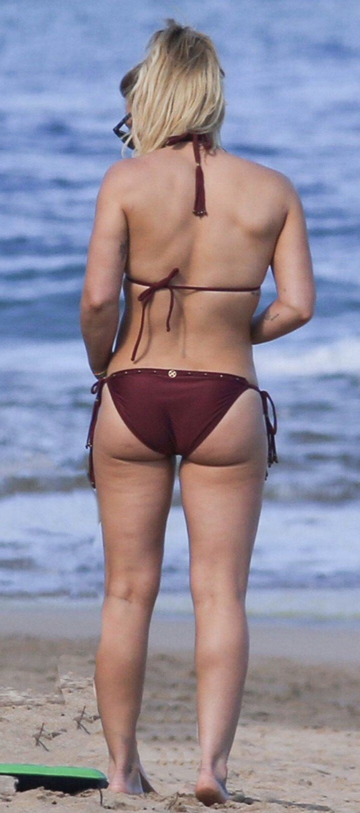 Hilary Duff bikini ass picture