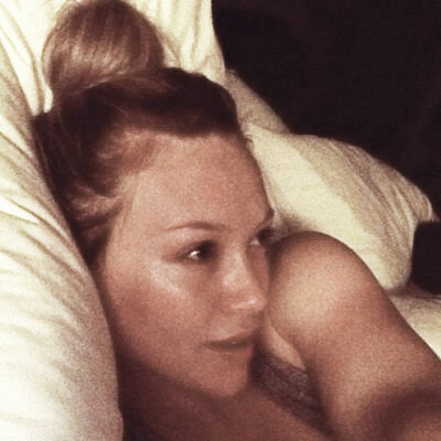 Hilary Duff bed selfie picture