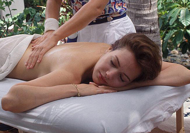 Celebrity Hunter Tylo getting body massage photoshoot picture