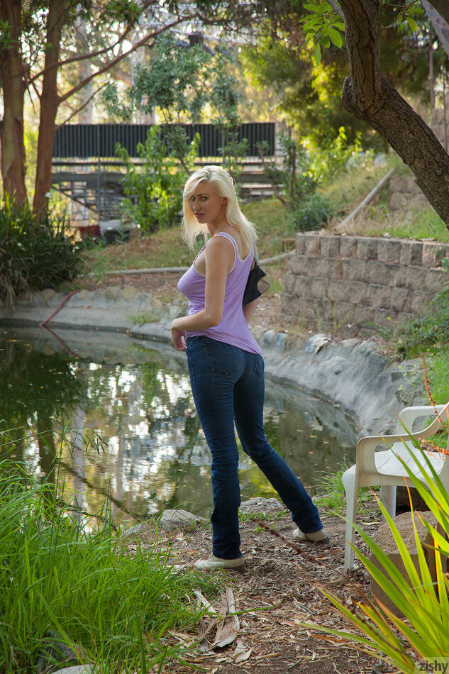 Iris Robie at the park showing her bum picture