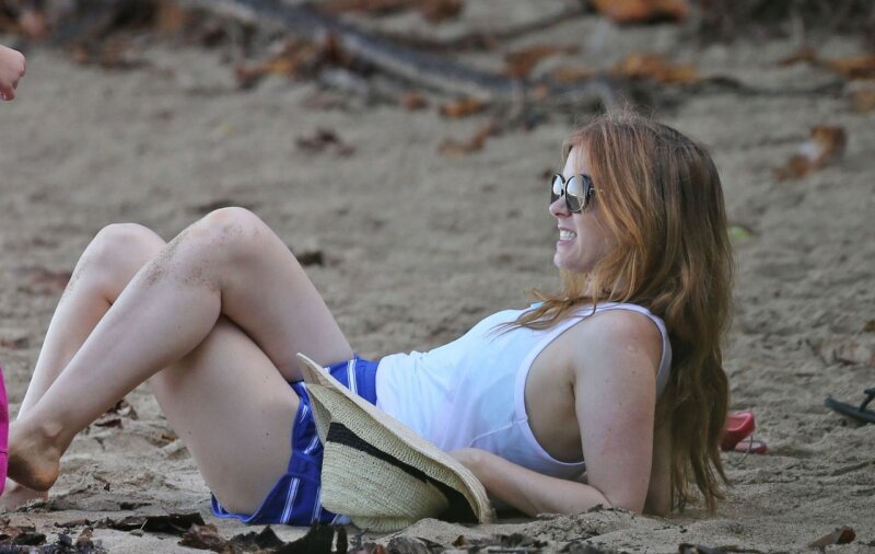 Isla Fisher -2/76 -5'3''- 34-24-35''- 33B-Cup -120Lbs -8-Shoe, Cunnilingus! -Yum! Yum! picture