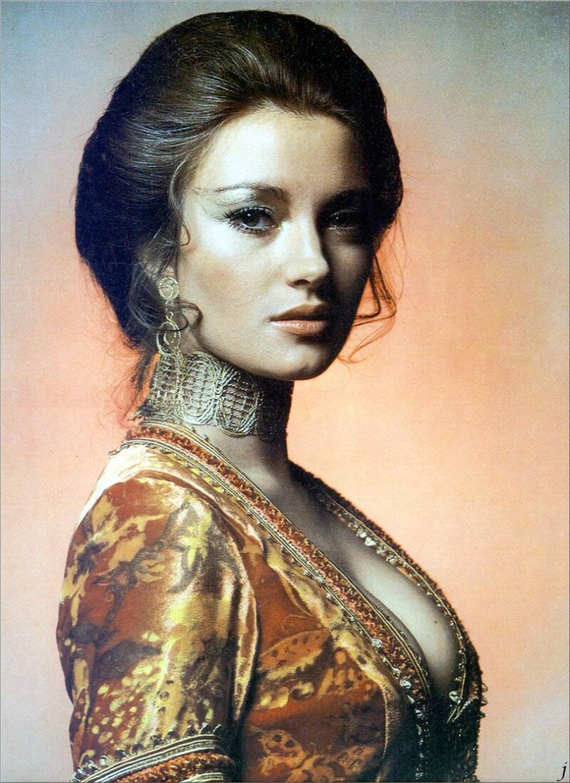 1973, Live and Let Die, Jane Seymour as Solitaire picture