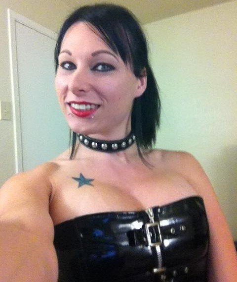 Ventura Slutson in nonnude latex rubber clothes - lett fota smiles picture