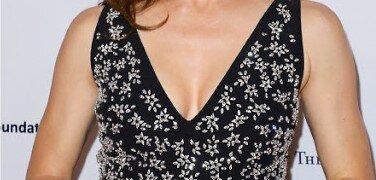 Jennifer Garner Amazing 34B Breasts picture