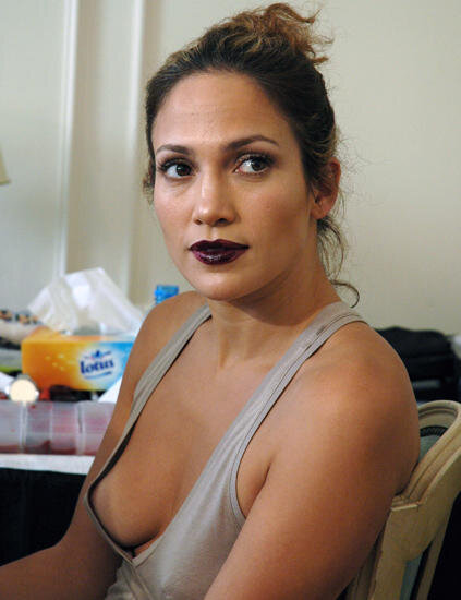 Jennifer Lopez tit-slip picture