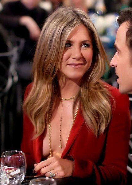JENNIFER ANISTON IN RED picture
