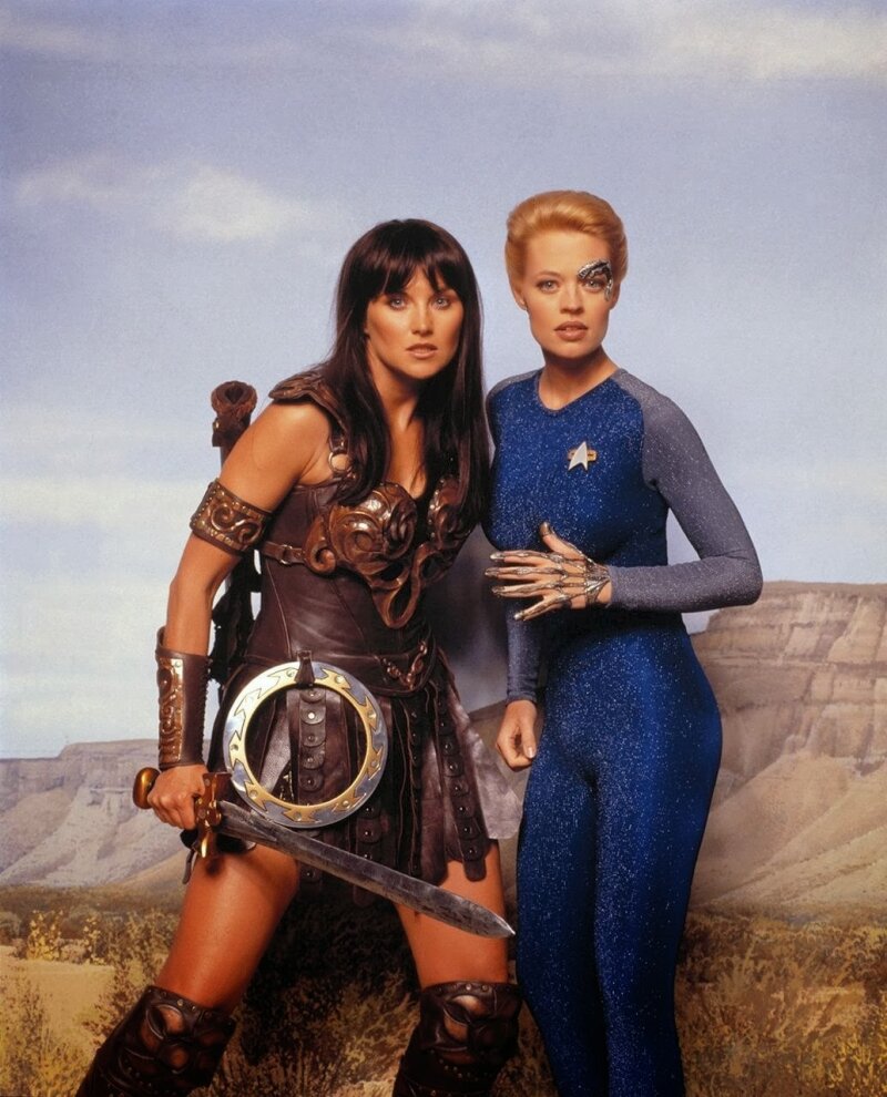 Lucy Lawless as Xena and Jeri Ryan as 7 of 9 - Photoshoot picture