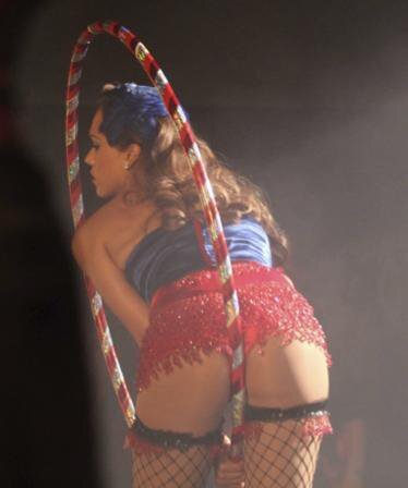 Jessica Alba Hula-Hooping That Ass picture