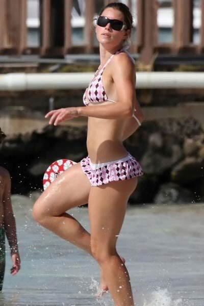 Jessica Biel Shows Off Her Bikkini Body picture