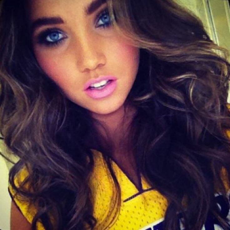 The Great Brown Hair, Very Blue Eyes and Lush Pink Lips of Jessica Green picture
