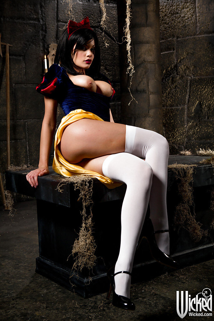 Jessica Drake cosplay snow white picture