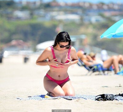 Jessica Gomes in pink bikini on the beach in Malibu picture