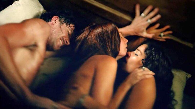Jessica Parker Kennedy Threesome Sex with Clara Paget in ‘Black Sails’ picture