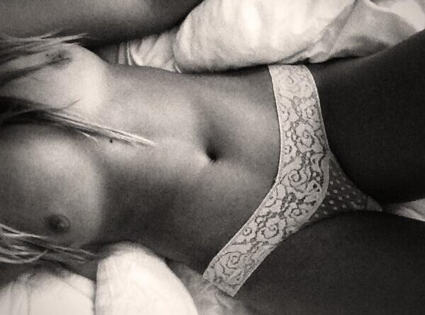 Jessie Andrews in Bed picture