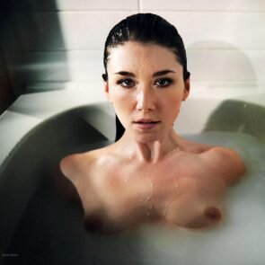 Jewel Staite Nude & Sexy Photos picture