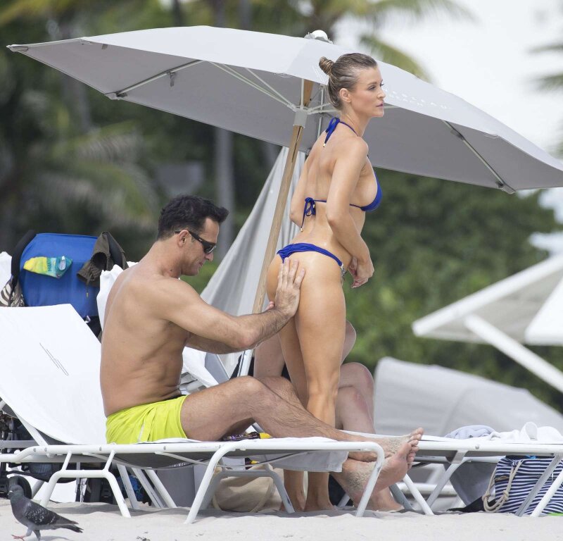 Joanna Krupa bikini public picture