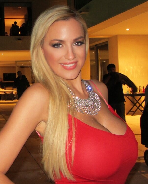 Jordan Carver picture