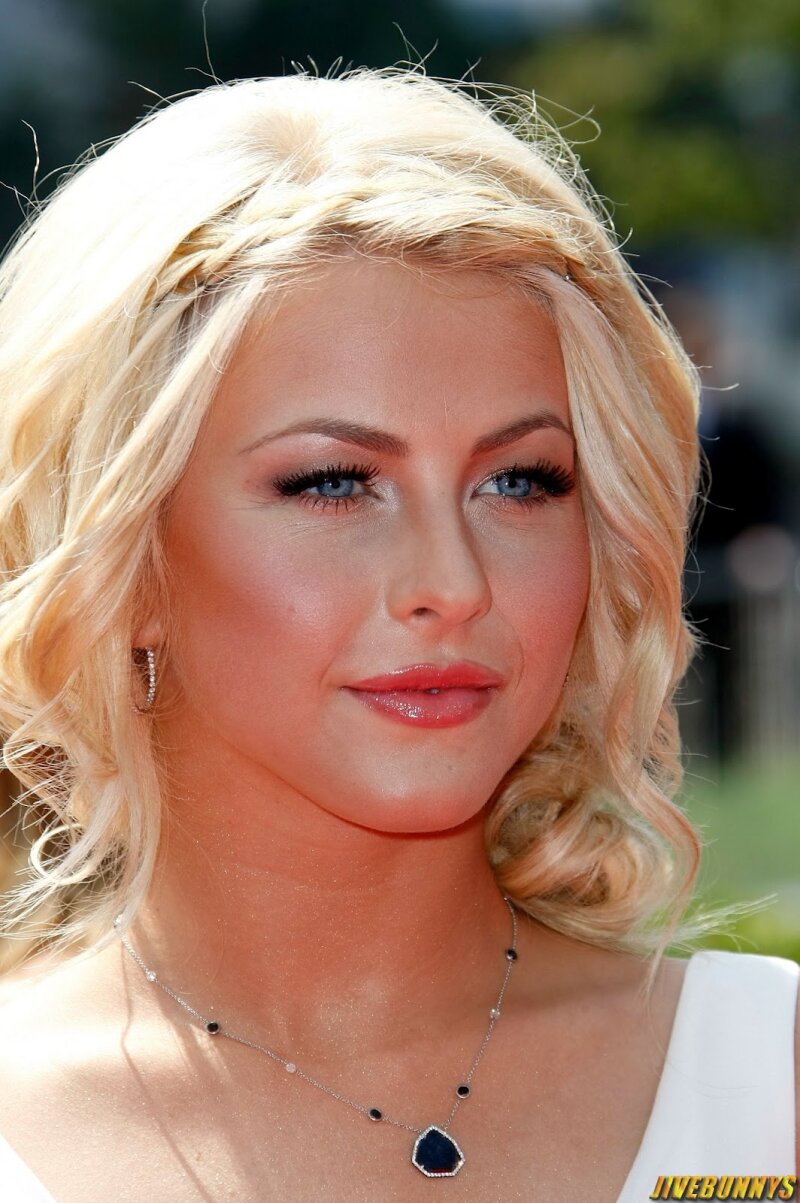 Julianne Hough -7/88 -5'3''- 34-23-34''- 32B-Cup - 117lbs - 6-Shoe, Pretty Face, Cunnilingus! - Yum! Yum! picture