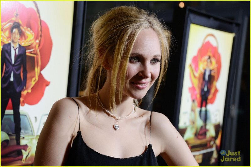 Juno Temple -7/89 -5'2''- 32A-23-34''- 110lbs - 6-Shoe, Cutie Cunnilingus! - Yum! Yum! picture