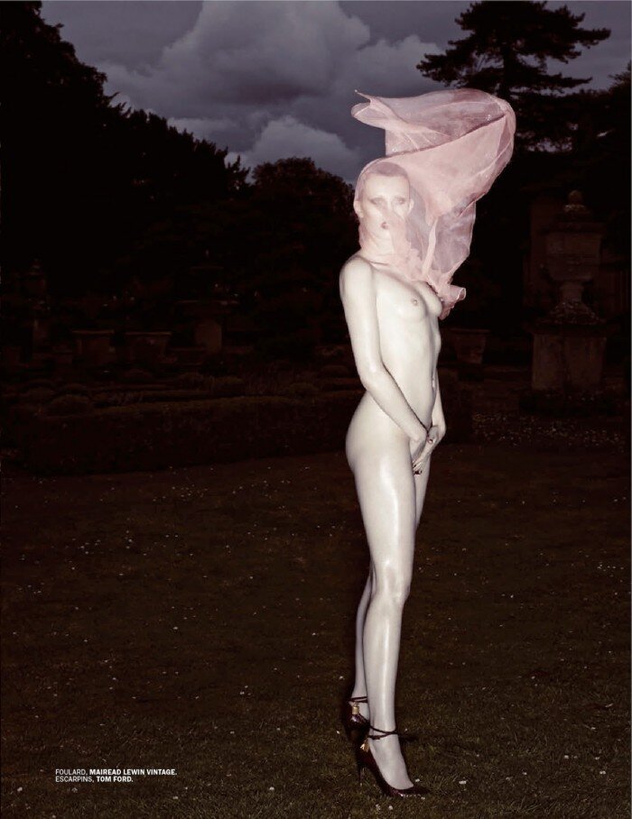 Karen Elson est une rousse très sexy en lingerie picture