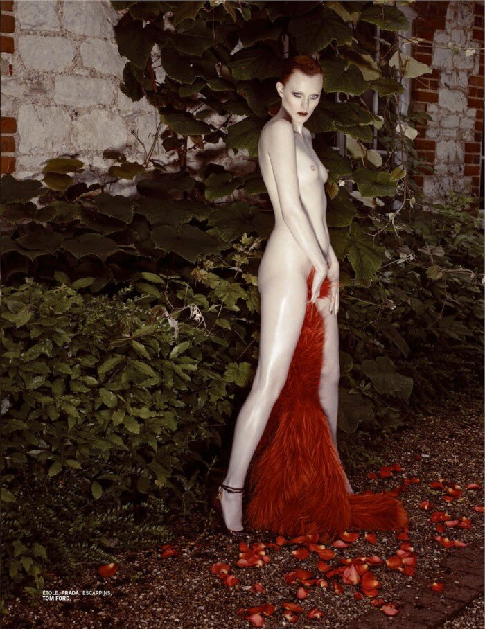 Karen Elson est une rousse très sexy en lingerie picture