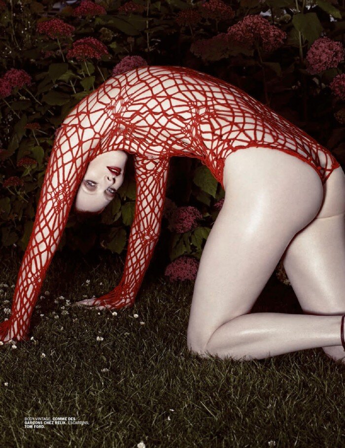 Karen Elson est une rousse très sexy en lingerie picture