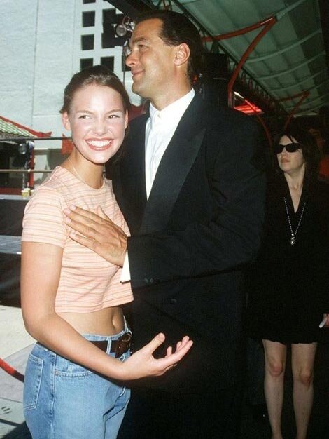 Katherine Heigl groped by Steven Seagal picture