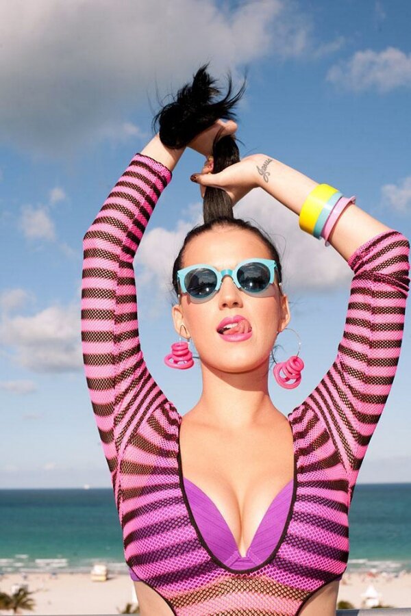 Katy Perry showing off her massive cleavage. picture