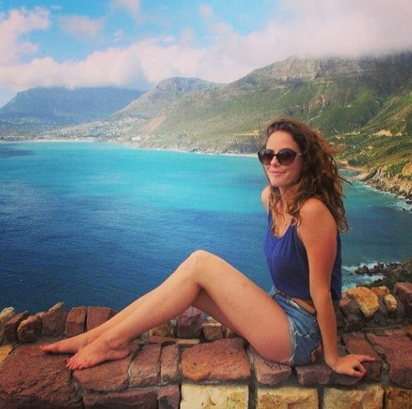 Kaya Scodelario has beautiful legs picture