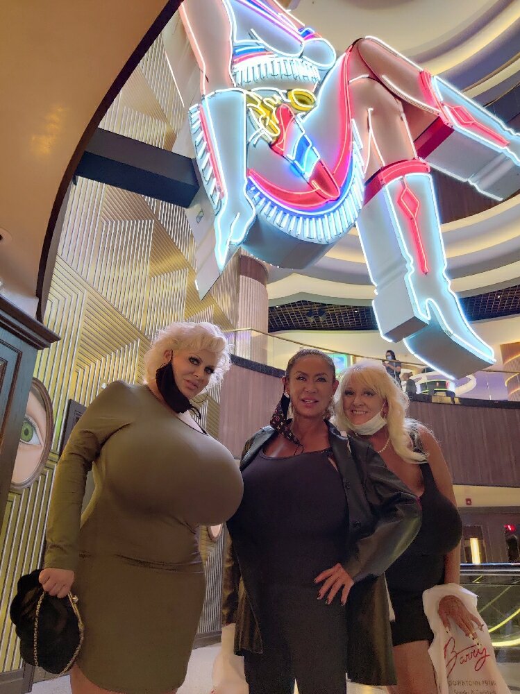 Claudia Marie, Minka, & Kayla Kleevage Nov. 21st 2020 at Circa Resort Casino in Vegas picture