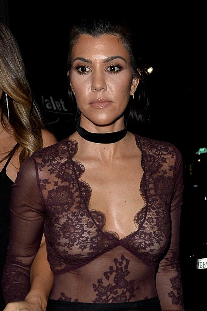 Kourtney Kardashian Shows Off Her Tits picture