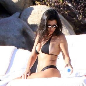 Kourtney Kardashian was seen with Sofia Richie in Mexico ! picture