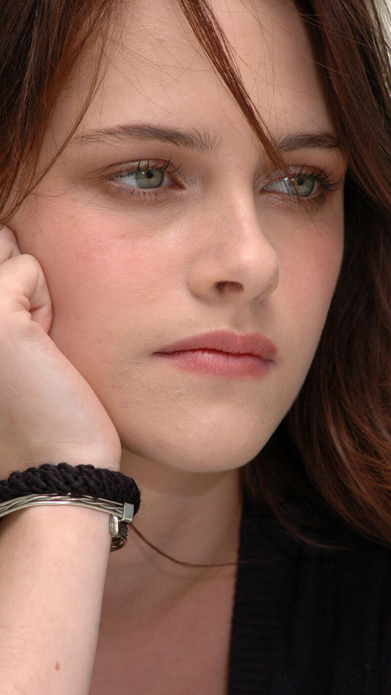 Kristen has a beautiful face picture