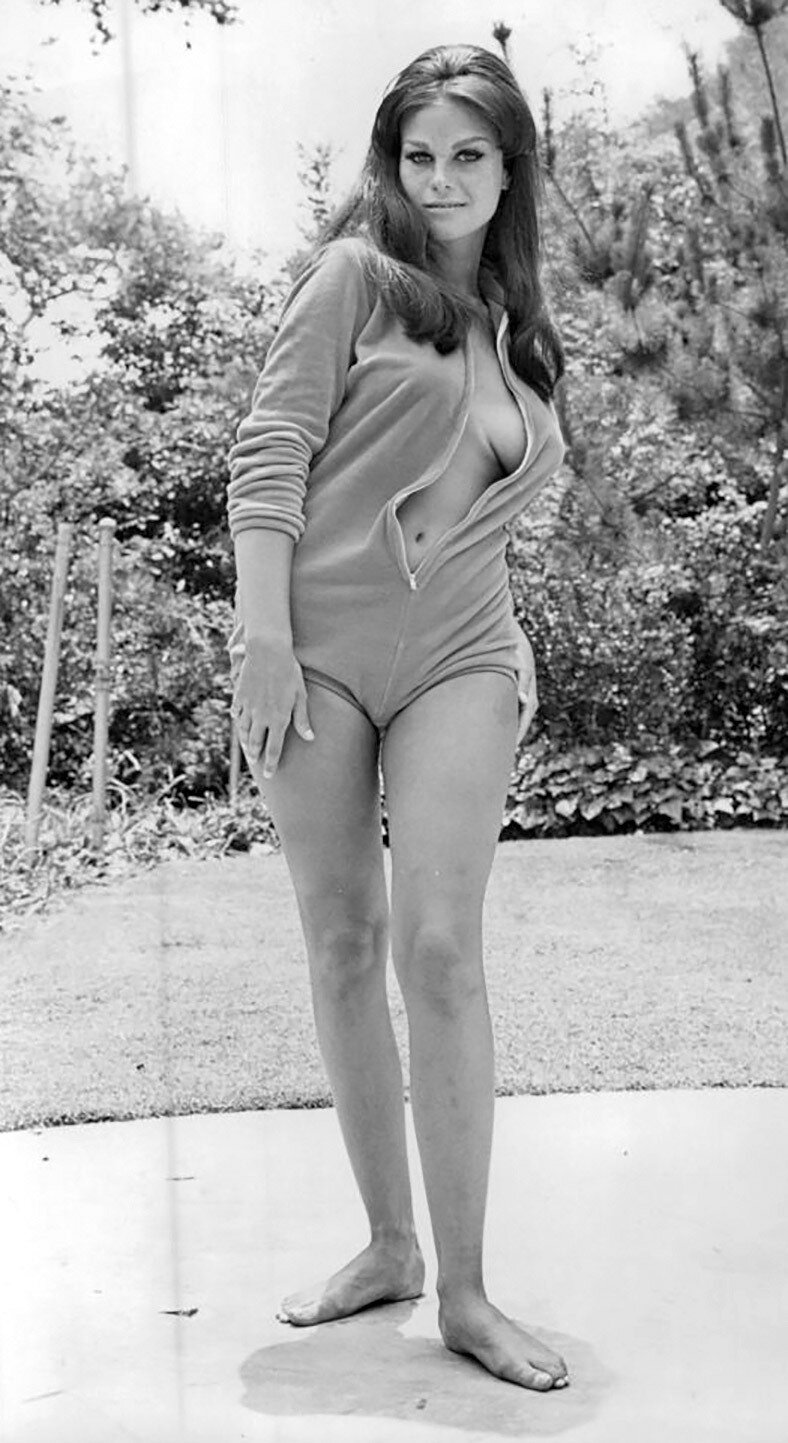 Lana Wood - Hot and sexy vintage sweet piece of Hollywood ass, sexy dick - raiser + portrayed Plenty O ' Toole in Diamonds Are Forever picture