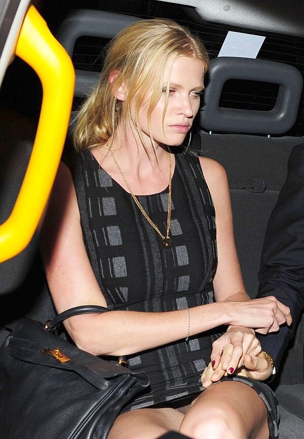 Lara Stone No Panty Upskirt picture