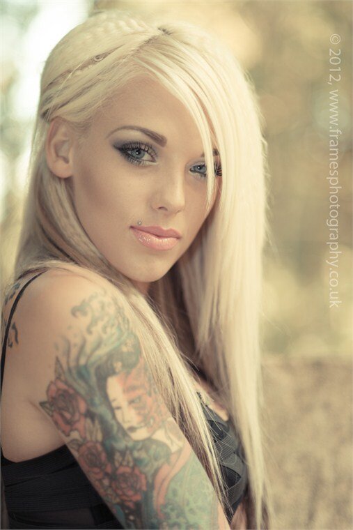 Hot blonde babe Lauren Brock. picture