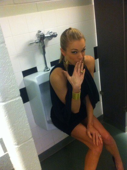 leann rimes toilet picture