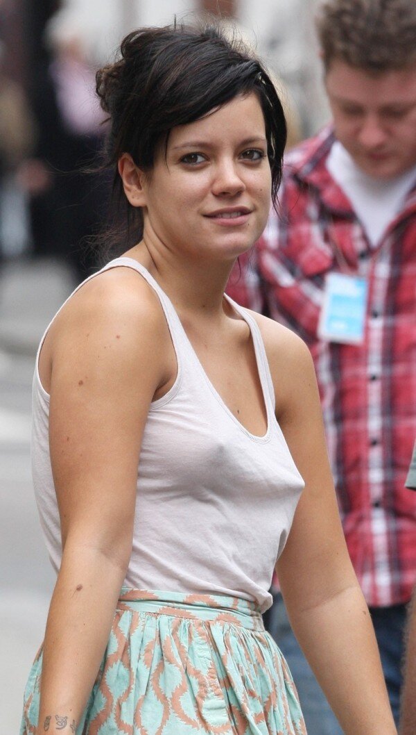 Lily Allen braless picture