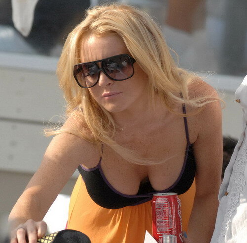 Lindsay Lohan bikini cleavage picture