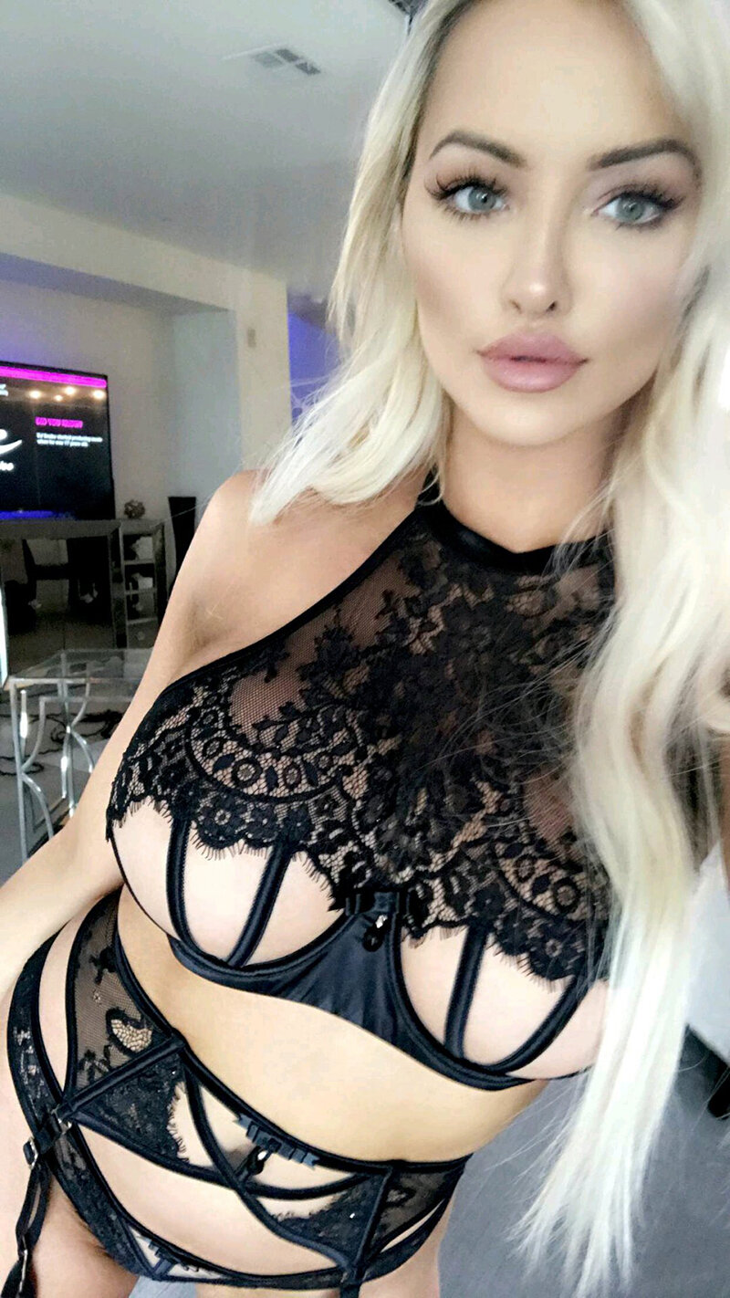 Lindsey Pelas picture