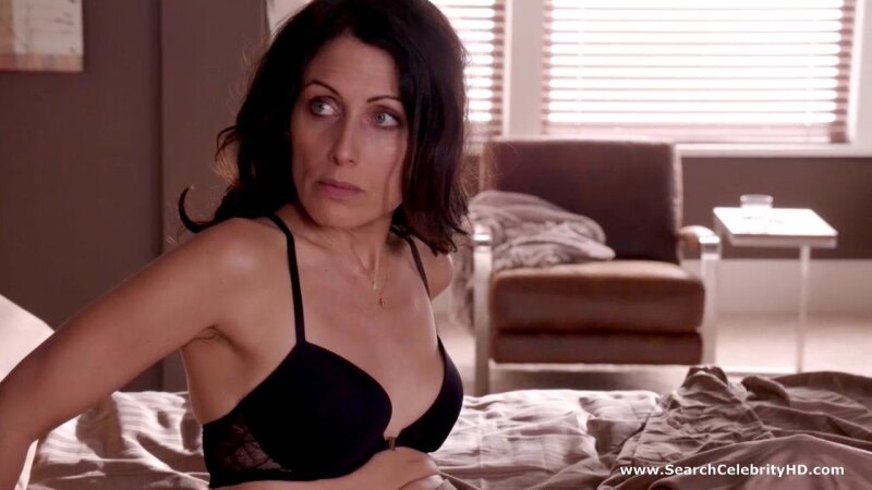 Lisa Edelstein - Girlfriends' Guide to Divorce - S01E04 picture