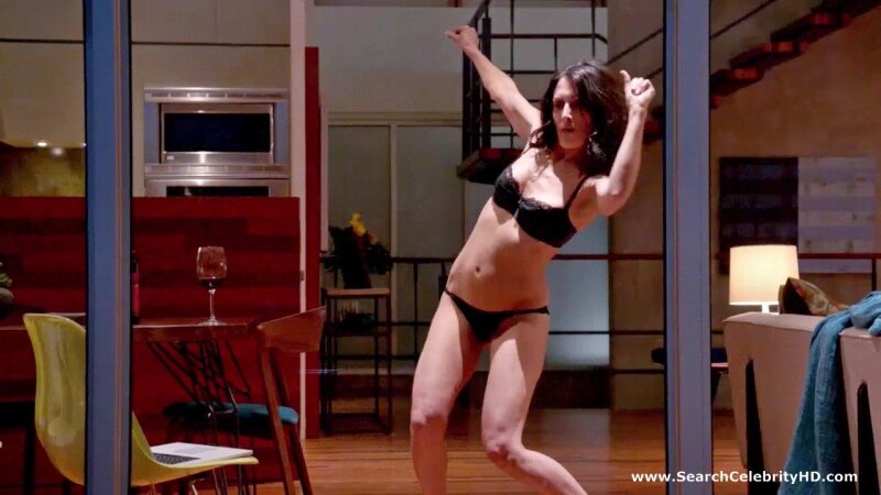 Lisa Edelstein - Girlfriends' Guide to Divorce - S01E03 - 2 picture