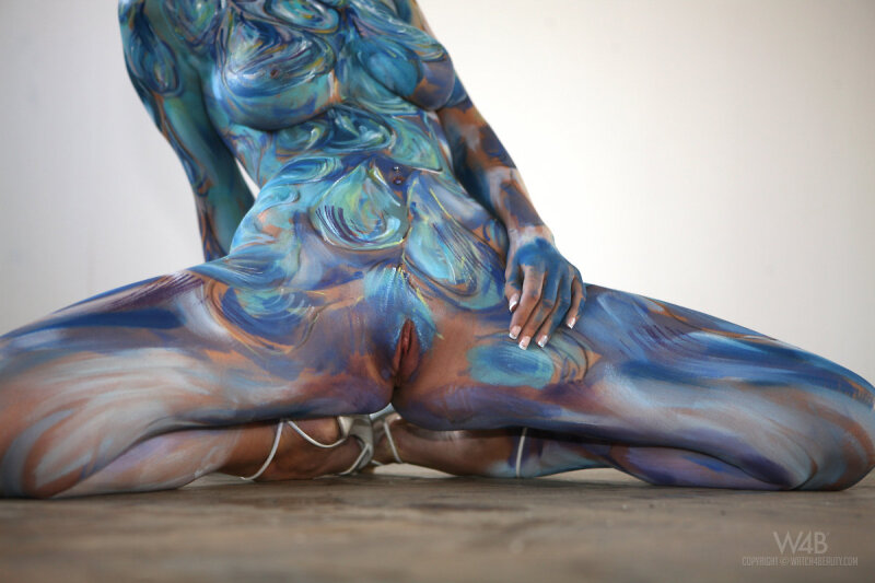 Lizzie Ryan Body Paint picture