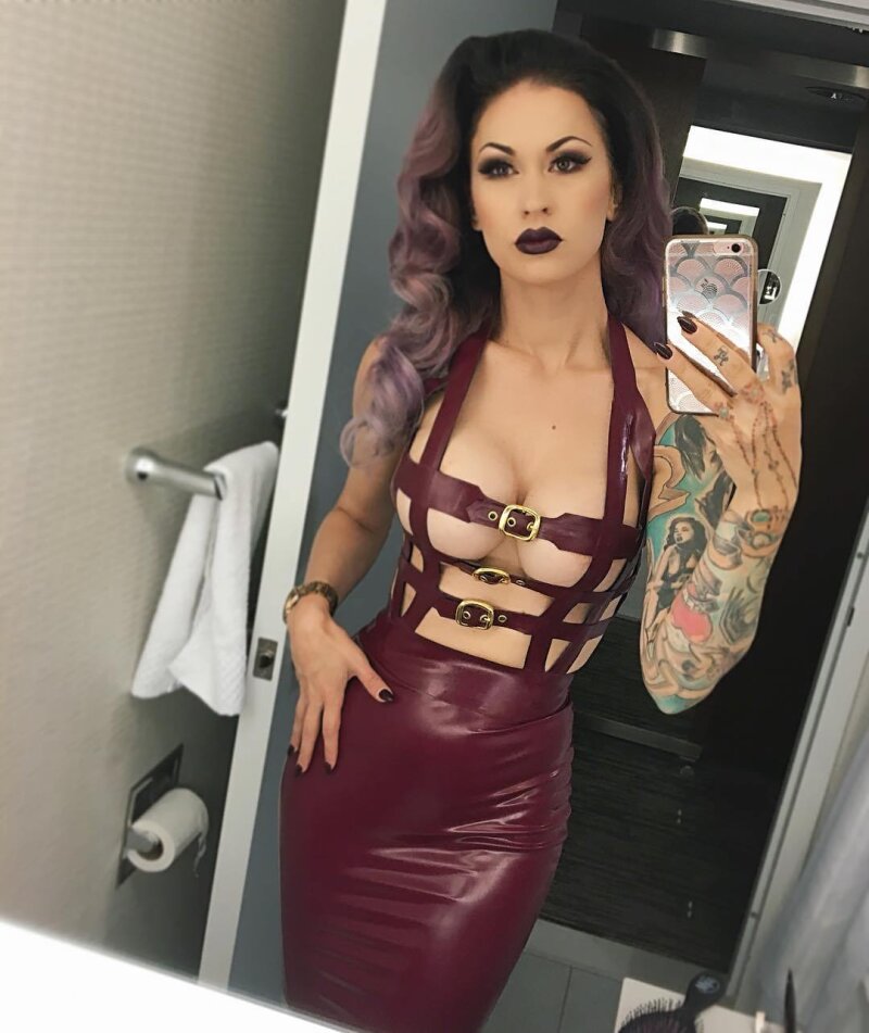 Inked LouLou D'vil wearing latex dress picture