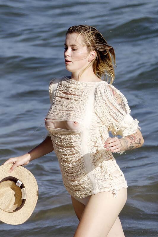 Ireland Baldwin set location nude stills at beach in Malibu on Oct.5th 2017 picture