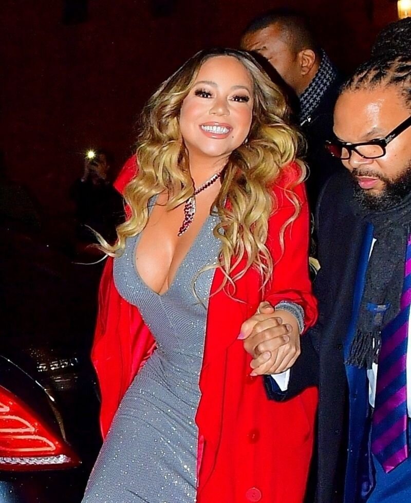 Mariah Carey braless boobs showing nice cleavage with her big tits in a low cut sexy silver dress seen by paparazzi on her way to the 25th A picture