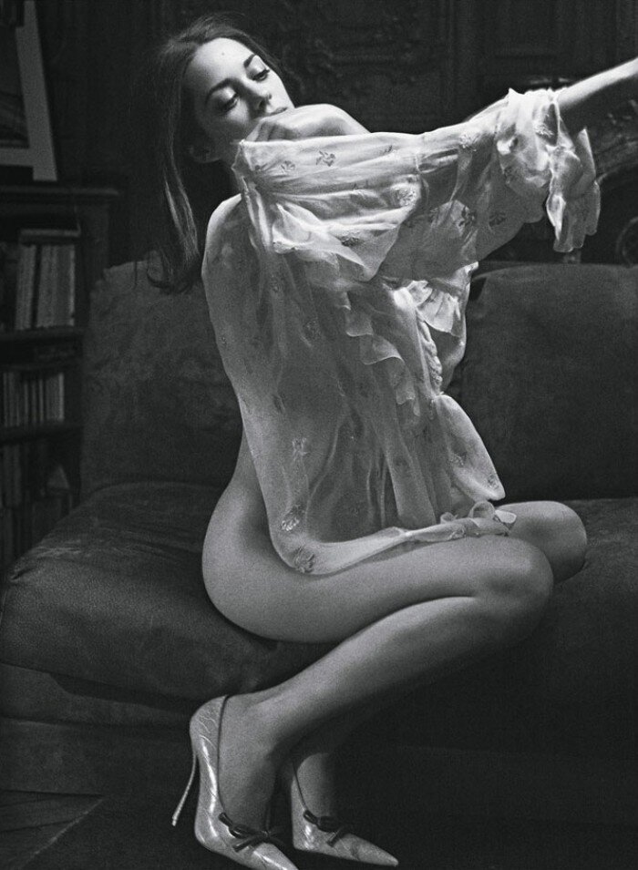 La belle Marion Cotillard en lingerie sexy picture