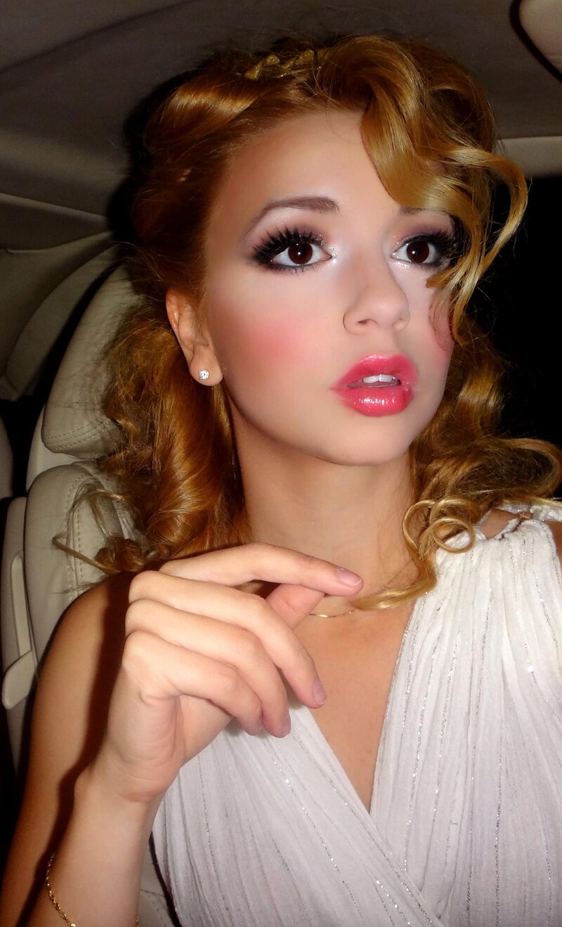 Masiela Lusha picture