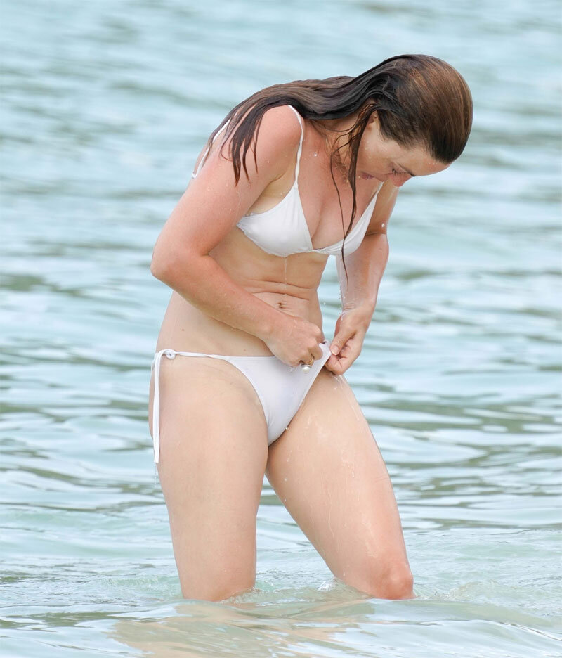 Melissa George in her wet bikini picture