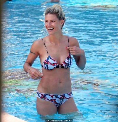 Michelle Hunziker in bikini at a pool in Milano picture